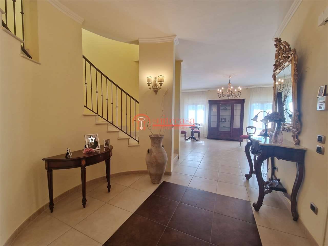 casa indipendente in vendita a Trani in zona Capirro