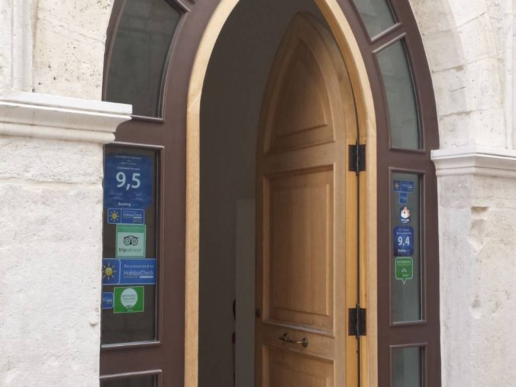 intera palazzina in vendita a Trani in zona Borgo Medievale