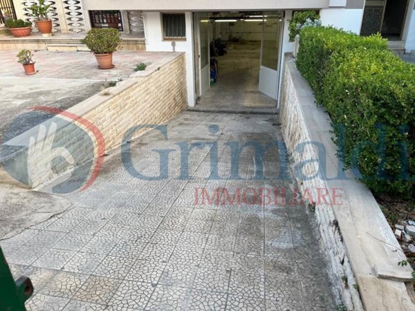 negozio in vendita a Trani