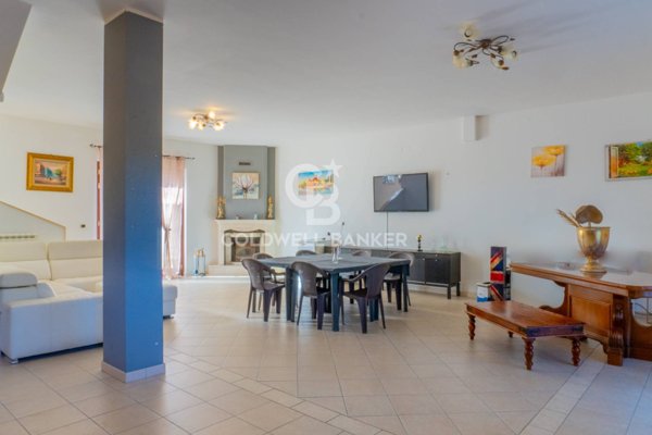 casa indipendente in vendita a Trani in zona Capirro