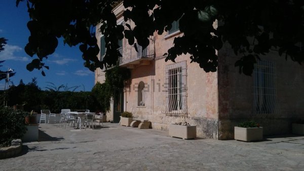 casa indipendente in vendita a Trani in zona Capirro