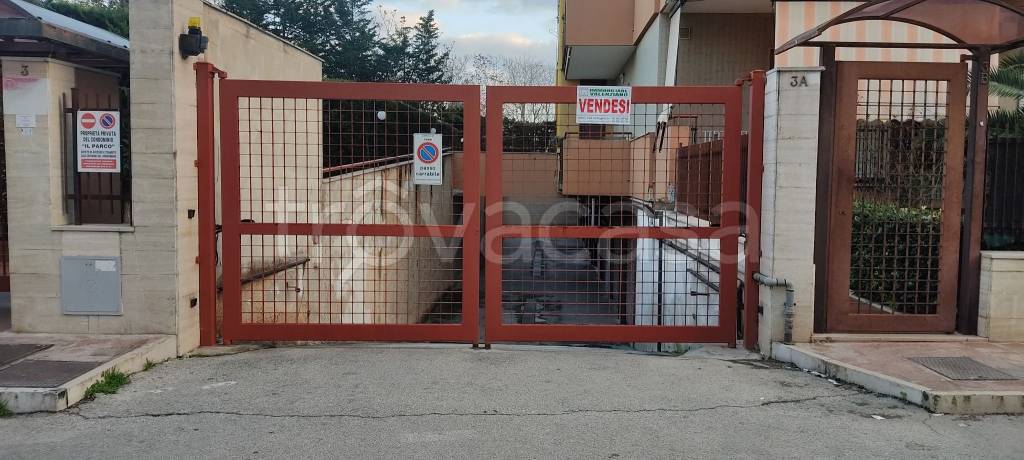 locale di sgombero in vendita a Trani