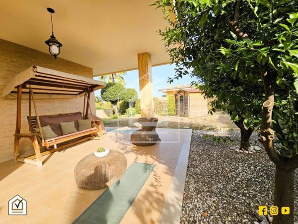 casa indipendente in vendita a Trani in zona Capirro