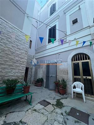 appartamento in vendita a Trani in zona Borgo Medievale
