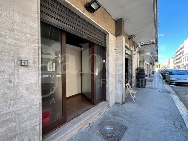 negozio in vendita a Trani in zona Borgo Ottocentesco