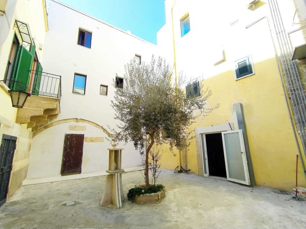 appartamento in vendita a Trani in zona Borgo Medievale