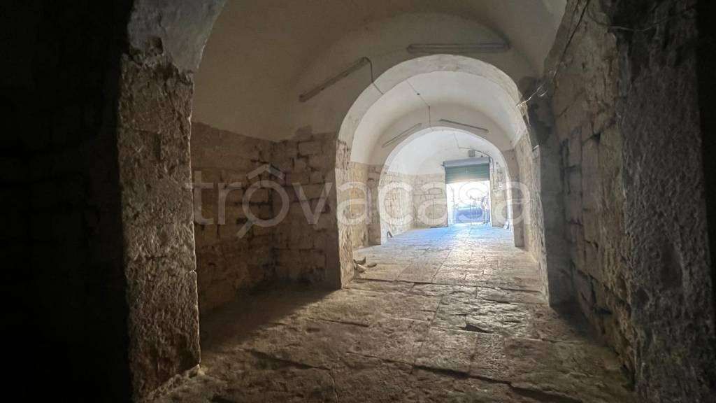 negozio in vendita a Trani in zona Borgo Medievale