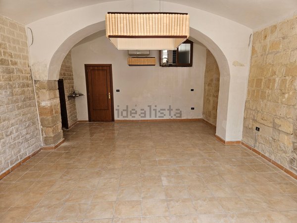 locale commerciale in vendita a Trani