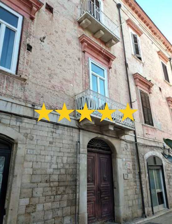 appartamento in vendita a Trani in zona Borgo Medievale