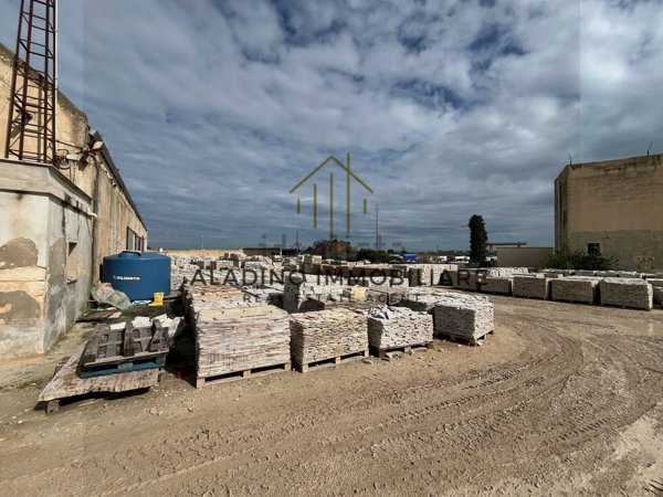capannone in vendita a Trani