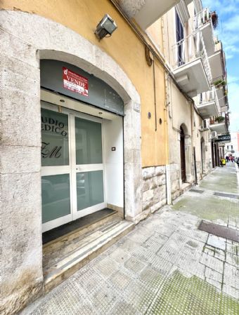 ufficio in vendita a Trani in zona Borgo Ottocentesco