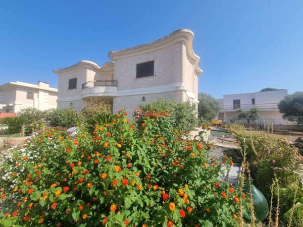 casa indipendente in vendita a Trani in zona Capirro