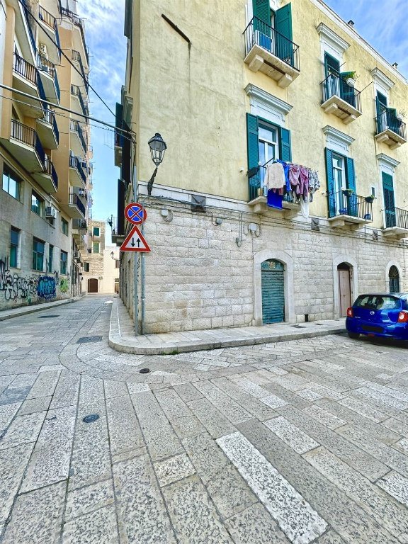 locale commerciale in vendita a Trani in zona Borgo Medievale