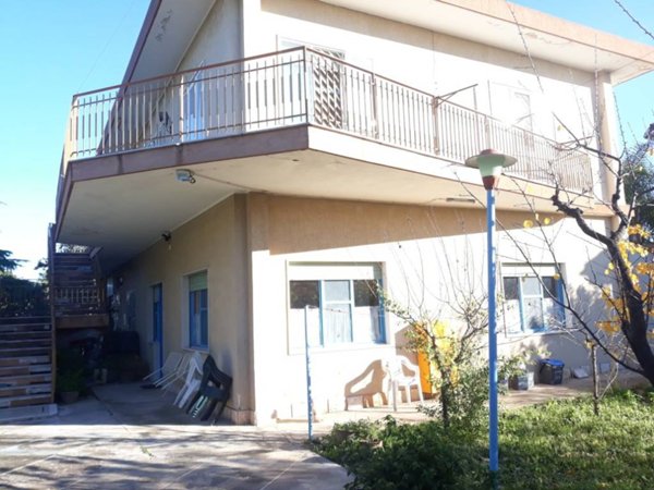 casa indipendente in vendita a Trani in zona Capirro
