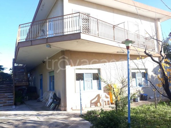 casa indipendente in vendita a Trani in zona Capirro
