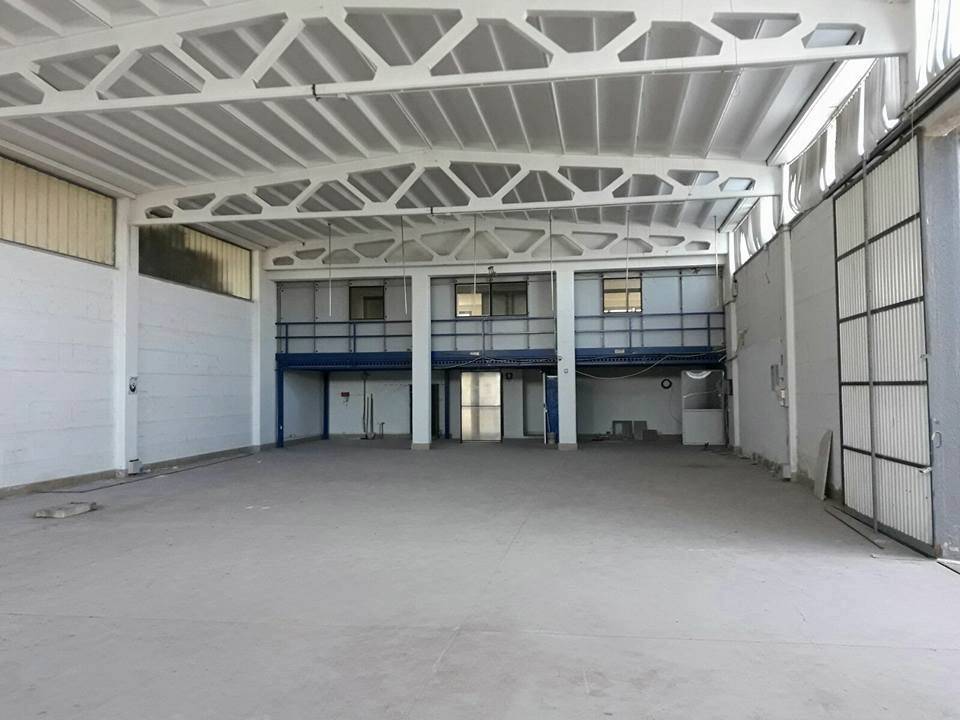 locale commerciale in vendita a Trani