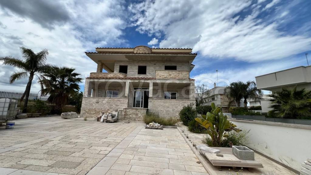 casa indipendente in vendita a Trani in zona Capirro