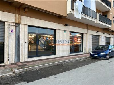 locale commerciale in vendita a Trani