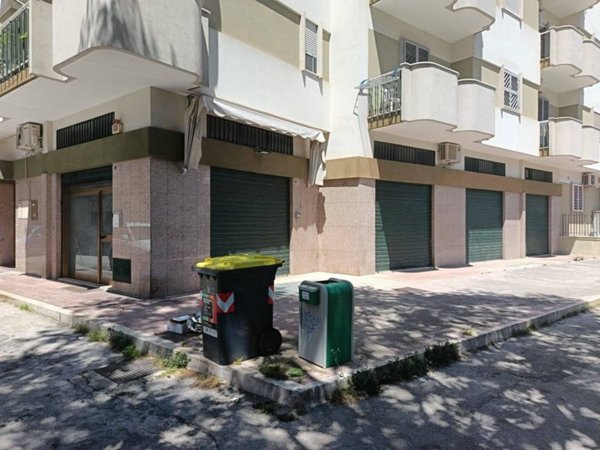 negozio in vendita a Trani in zona Borgo Medievale