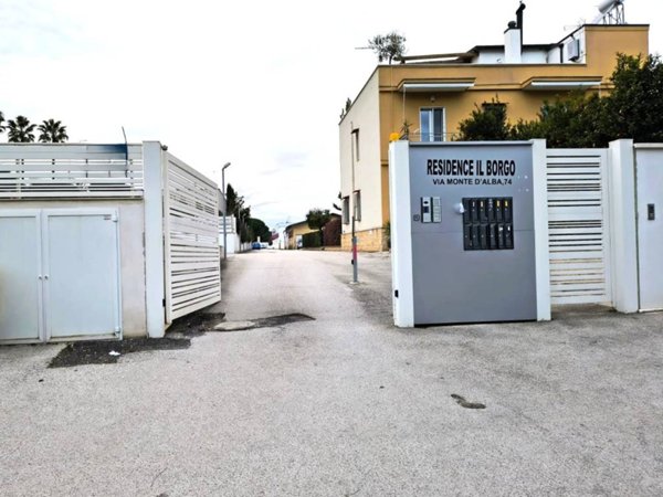 casa indipendente in vendita a Trani in zona Capirro