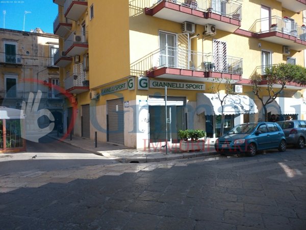 negozio in vendita a Trani in zona Borgo Ottocentesco