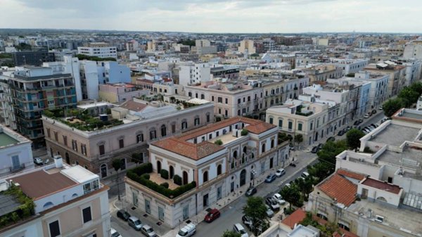 casa indipendente in vendita a Trani in zona Borgo Ottocentesco
