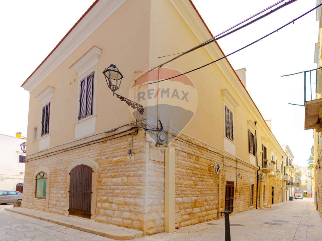 negozio in vendita a Trani in zona Borgo Medievale