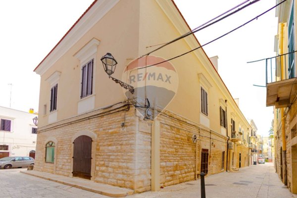 quadrivano in vendita a Trani in zona Borgo Medievale