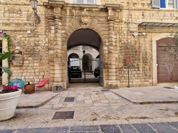 appartamento in vendita a Trani in zona Borgo Medievale