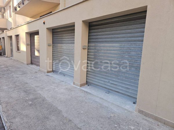 locale di sgombero in vendita a Trani