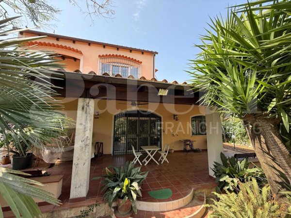 casa indipendente in vendita a Trani