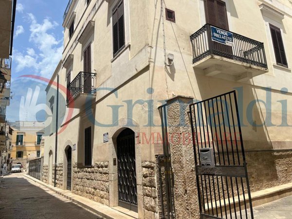 casa indipendente in vendita a Trani in zona Borgo Ottocentesco
