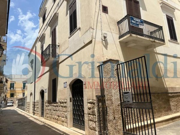 casa indipendente in vendita a Trani in zona Borgo Ottocentesco