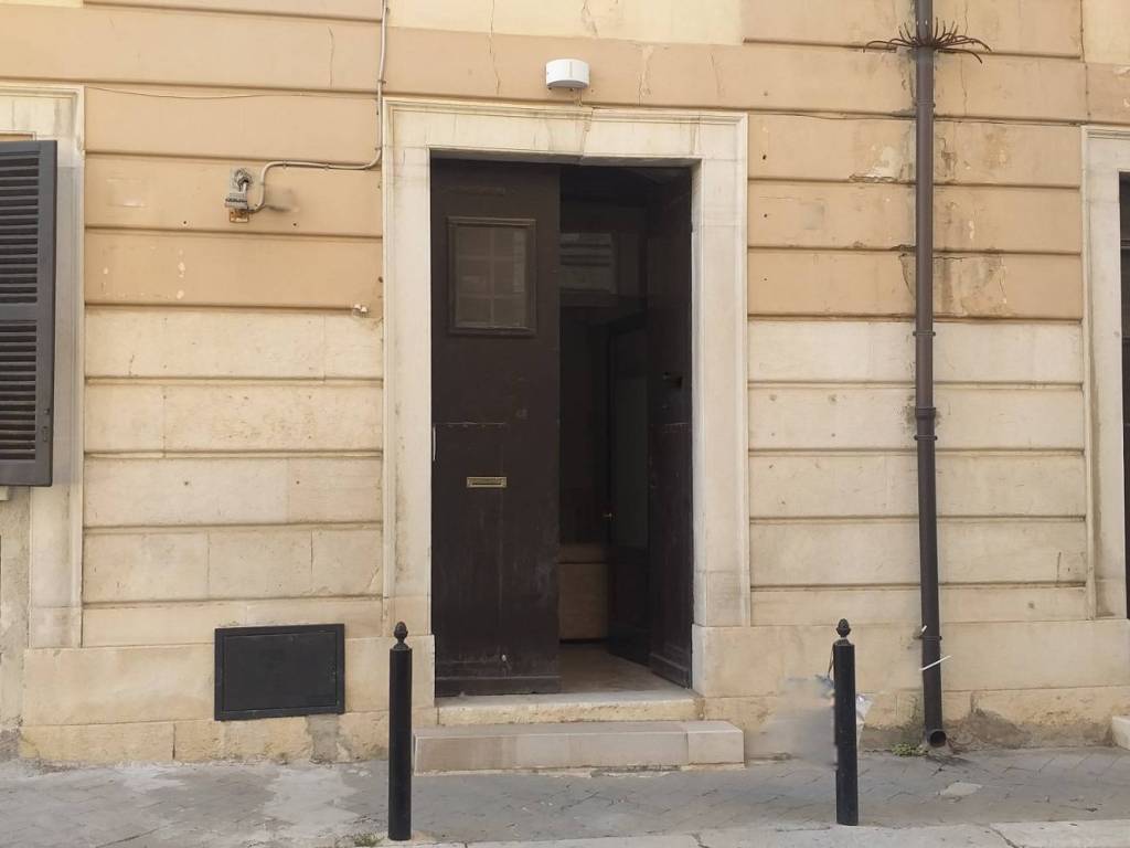 negozio in vendita a Trani