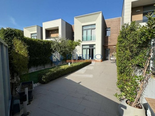 casa indipendente in vendita a Trani in zona Capirro