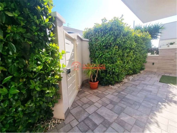 casa indipendente in vendita a Trani in zona Borgo Ottocentesco
