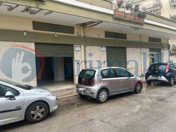 locale commerciale in vendita a Trani