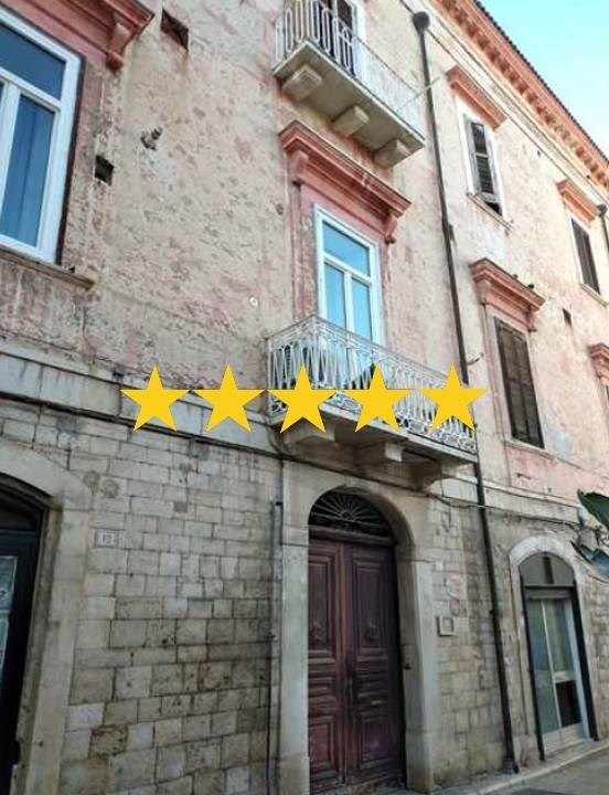 appartamento in vendita a Trani in zona Borgo Medievale