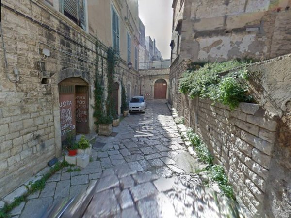 locale commerciale in vendita a Trani in zona Borgo Medievale