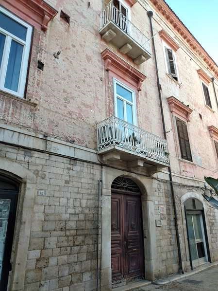 appartamento in vendita a Trani in zona Borgo Medievale