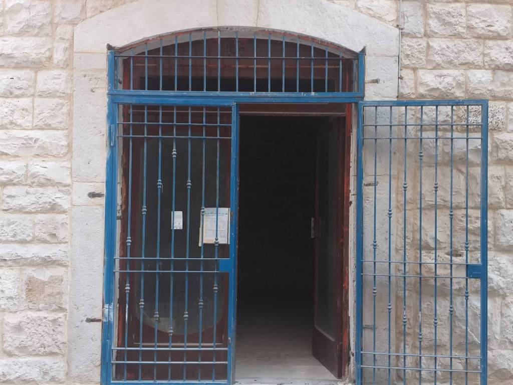 negozio in vendita a Trani in zona Borgo Medievale