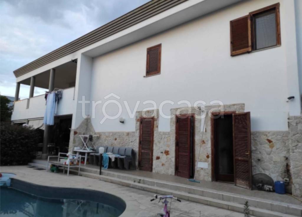 casa indipendente in vendita a Trani