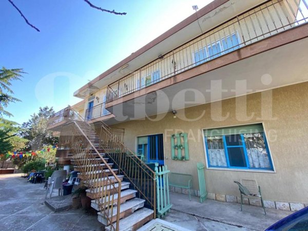 casa indipendente in vendita a Trani in zona Borgo Ottocentesco