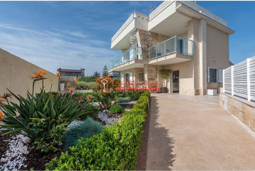 casa indipendente in vendita a Trani in zona Borgo Medievale