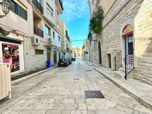 negozio in vendita a Trani in zona Borgo Medievale