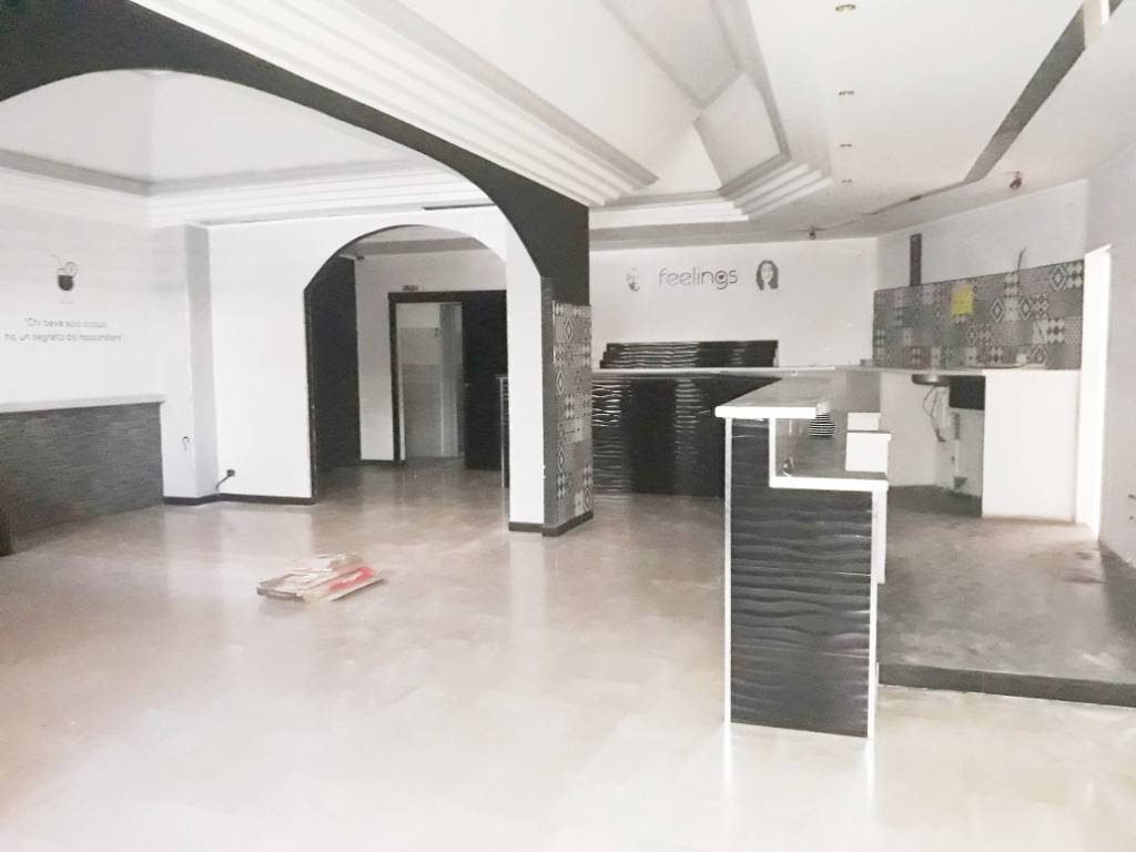 negozio in vendita a Trani in zona Borgo Ottocentesco