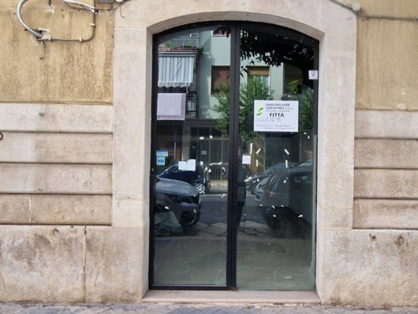 negozio in vendita a Trani in zona Borgo Medievale