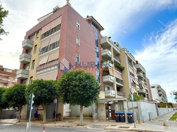 locale di sgombero in vendita a Trani in zona Borgo Medievale