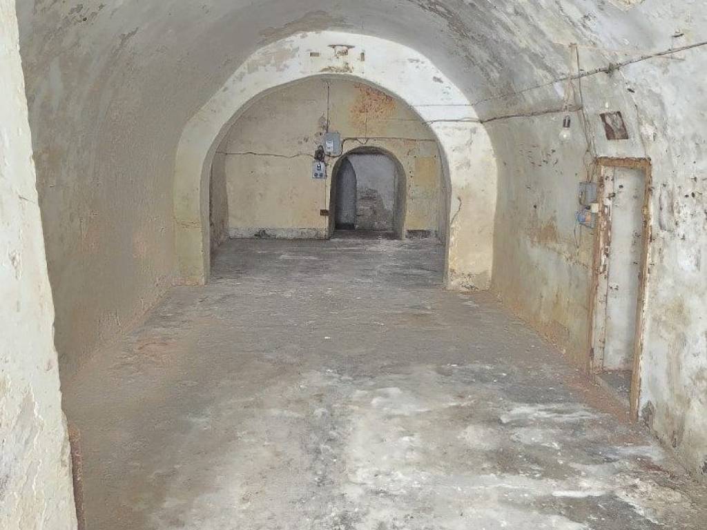 negozio in vendita a Trani