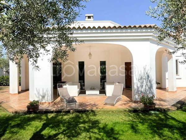 casa indipendente in vendita a Trani in zona Capirro